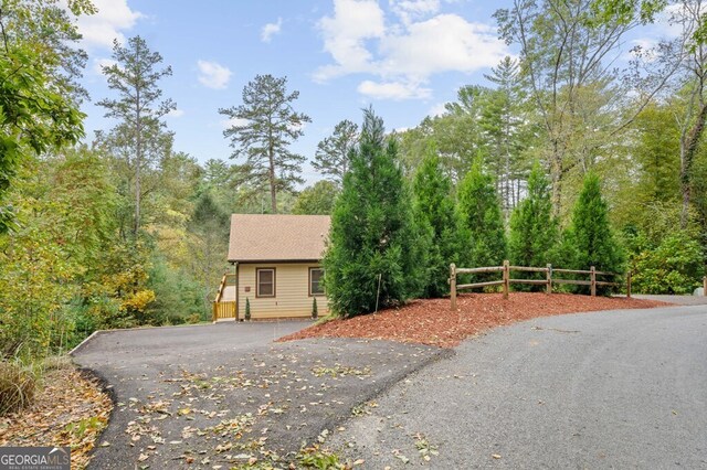 292 Silver Fox Trl, Blue Ridge, GA 30513 - view of front of home featuring fence, driveway, and a view of trees