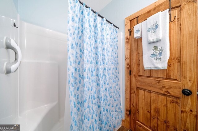 bathroom featuring a shower with curtain