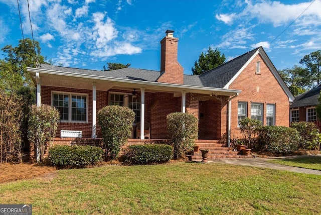 view of front of property with a front lawn