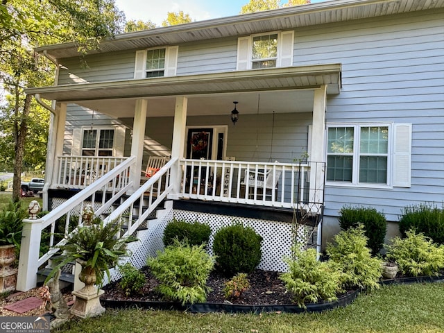 entrance to property featuring a porch