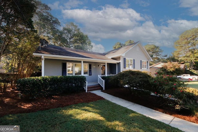 view of front of property featuring a front yard and a porch