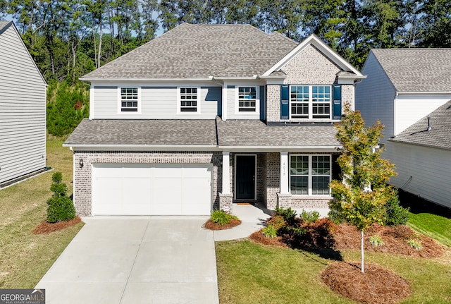 craftsman house featuring a front lawn and a garage