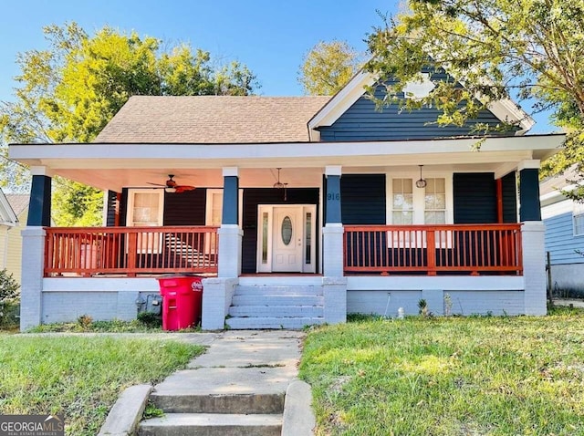 bungalow-style house featuring a front lawn, ceiling fan, and covered porch