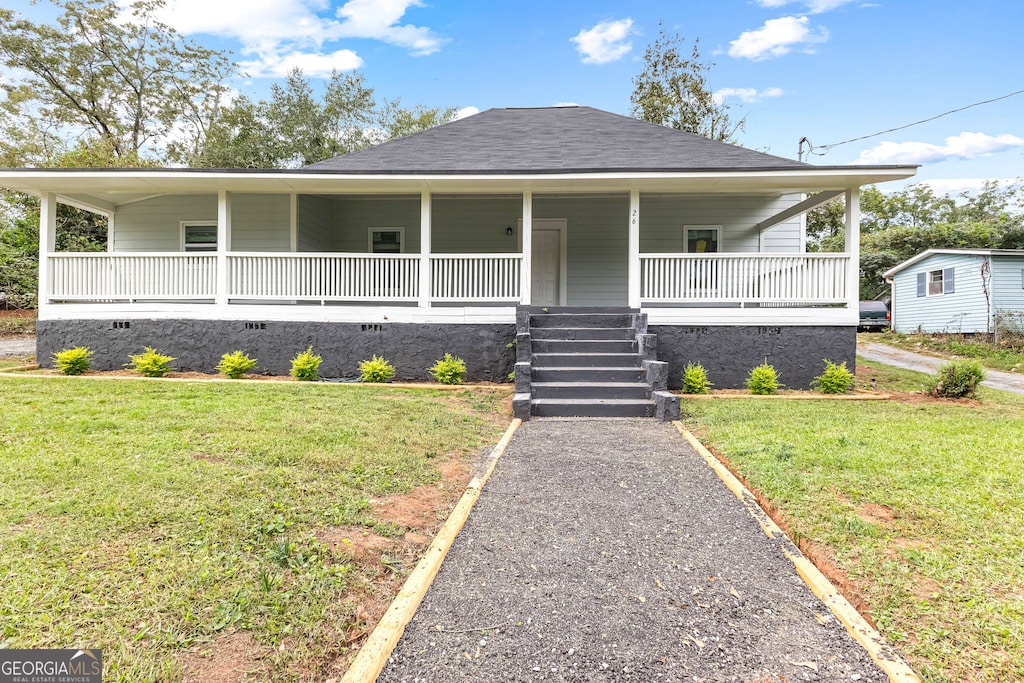 view of front facade with a front lawn and covered porch