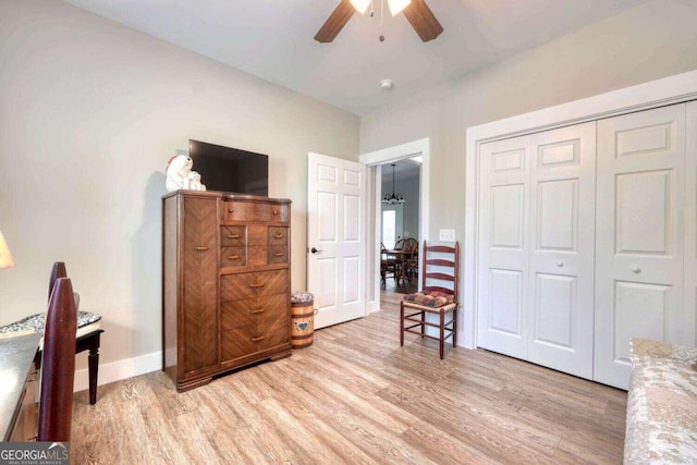 bedroom featuring light wood-type flooring, ceiling fan, and a closet