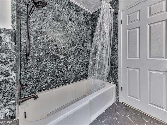 bathroom featuring shower / bath combo with shower curtain and a textured ceiling