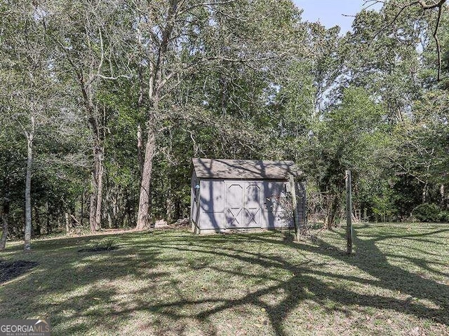 view of outdoor structure with a yard