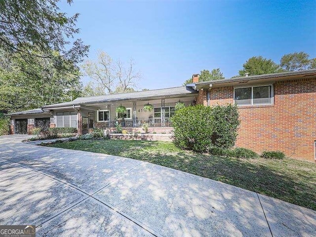 ranch-style home featuring a garage