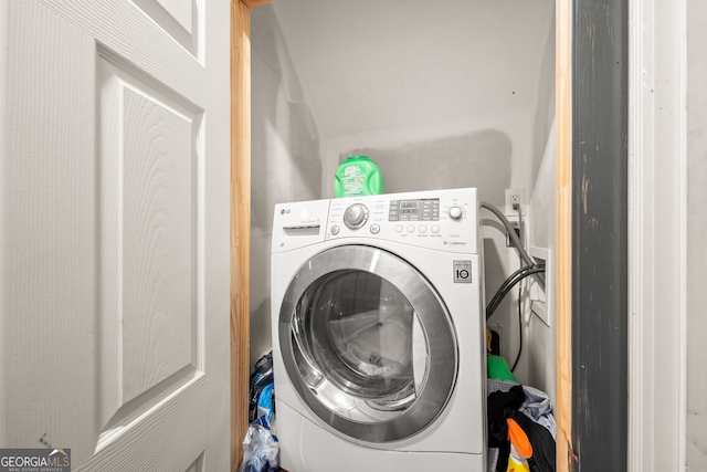 laundry area featuring washer / dryer