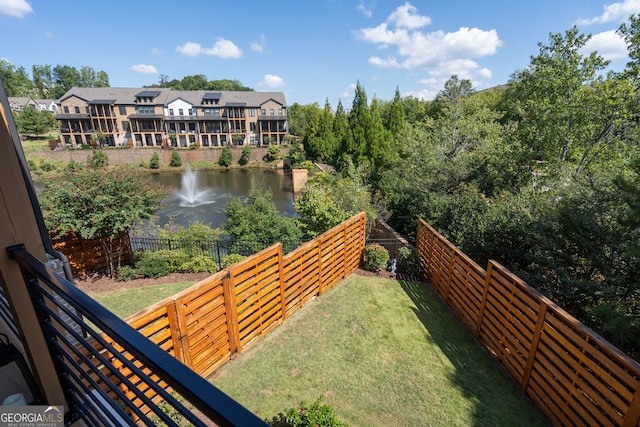 view of yard featuring a water view