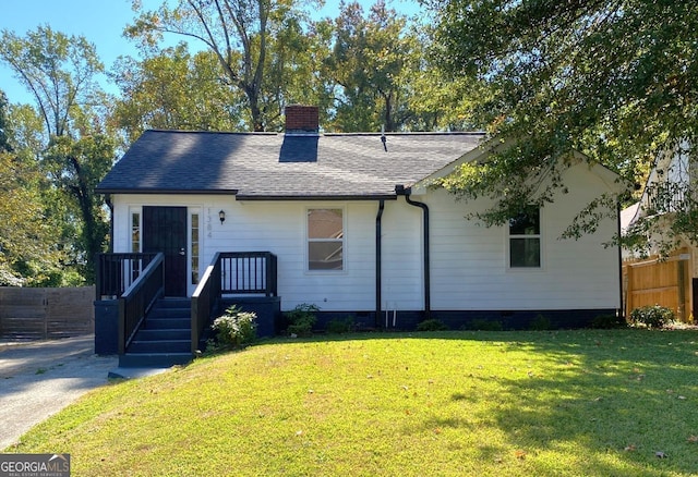 view of front of property with a front yard