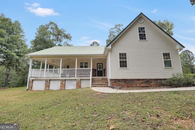 view of front of property featuring covered porch and a front yard