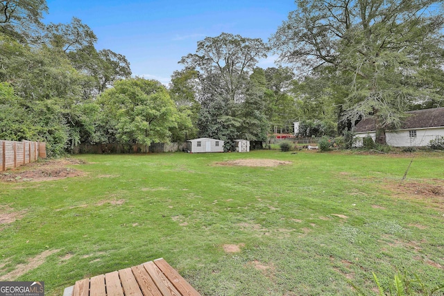 view of yard with a storage unit