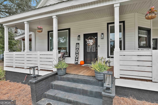 property entrance with covered porch