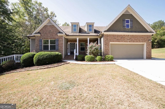 craftsman inspired home with a front lawn and covered porch