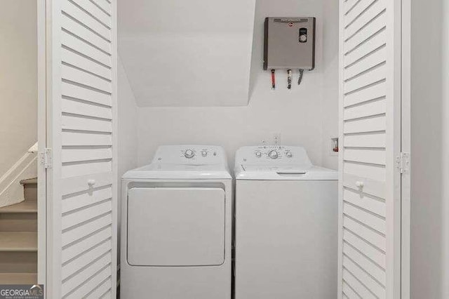 laundry area featuring washer and clothes dryer