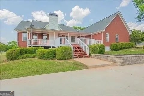 view of front of property with a front yard and a porch