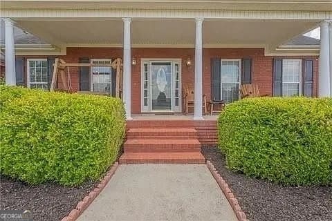 entrance to property with covered porch