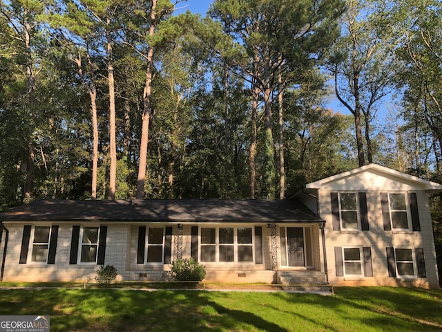 tri-level home with a front yard