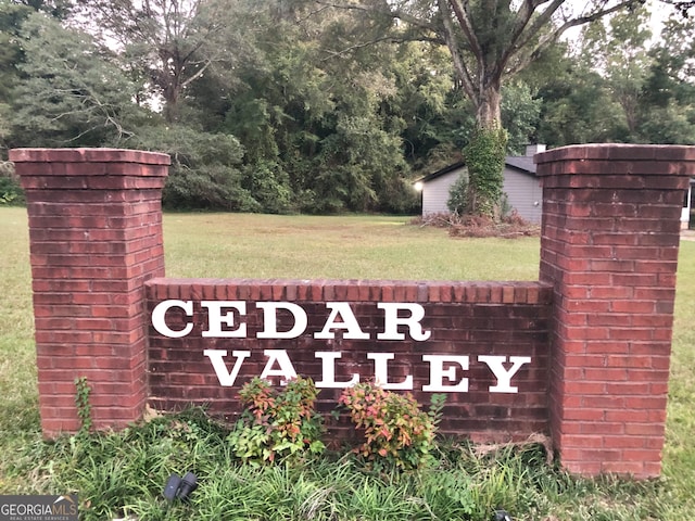 community / neighborhood sign featuring a lawn