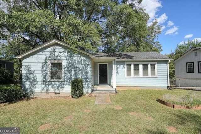 view of front of property with a front yard