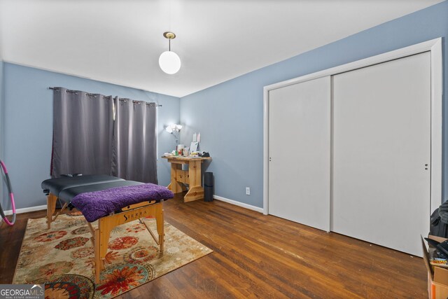 sitting room with dark hardwood / wood-style flooring