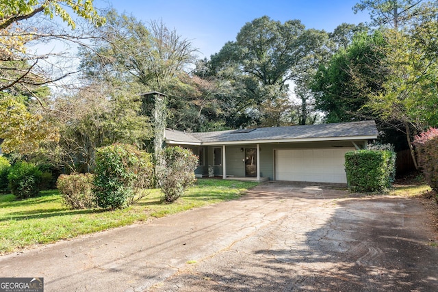 view of front of house featuring a front lawn and a garage