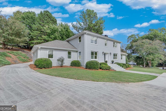 view of front of house featuring a front yard