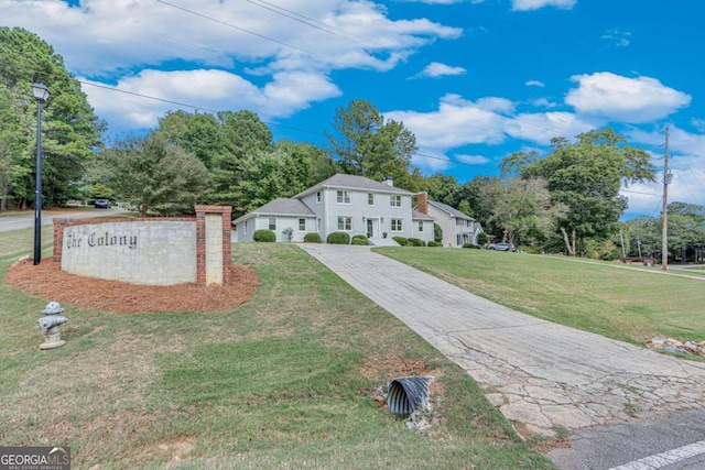 view of front of house with a front lawn