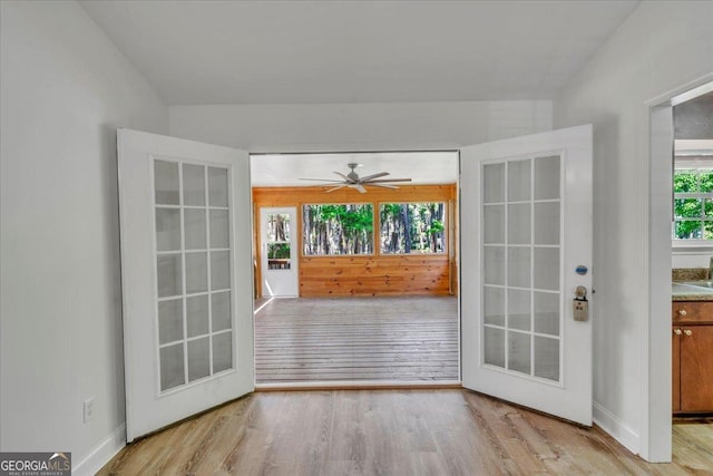 entryway featuring baseboards, wood finished floors, and ceiling fan