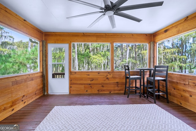 sunroom / solarium with ceiling fan