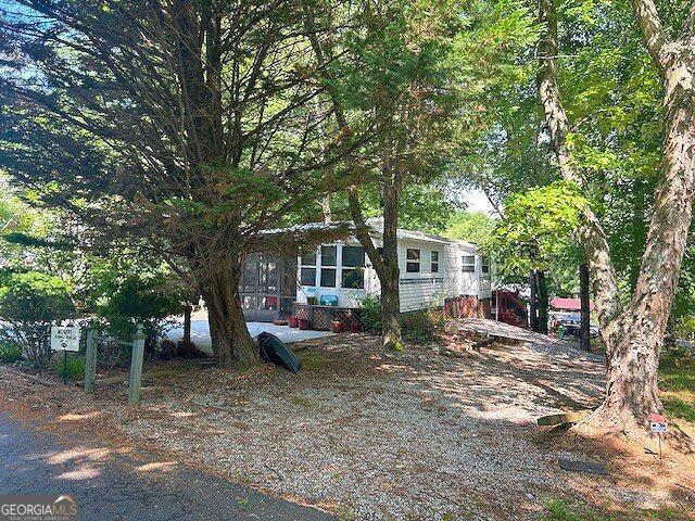 manufactured / mobile home with a sunroom