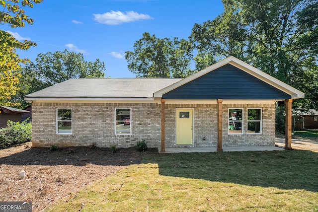 view of front of home featuring a front yard and a patio area