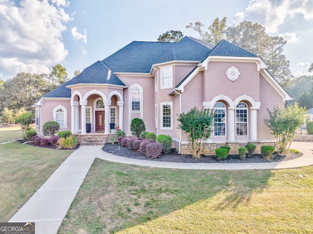 view of front of home with a front lawn