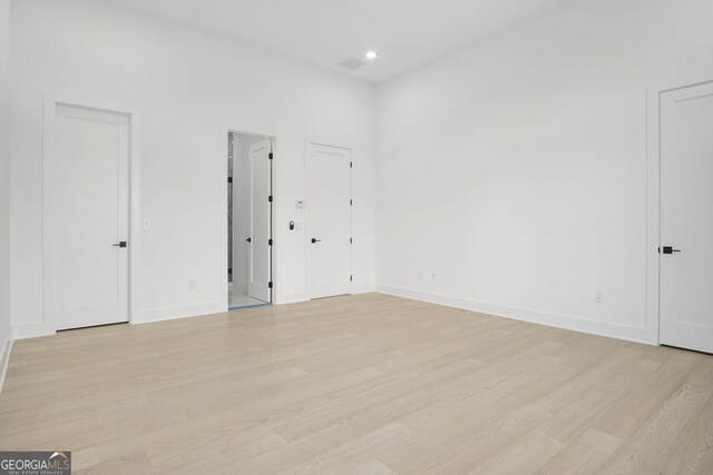 unfurnished room featuring light hardwood / wood-style flooring