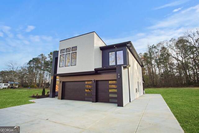 view of front of home with a front yard and a garage