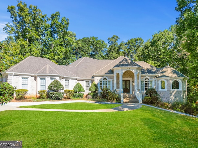 single story home featuring a front yard