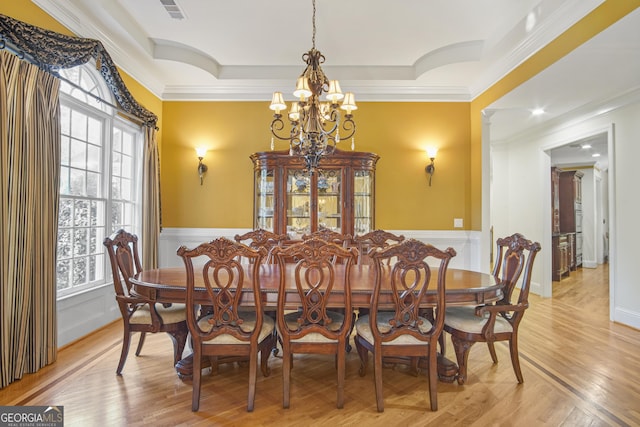1565 Mountain Shadow Trl, Stone Mountain, GA 30087 - dining room featuring light wood-style floors, a healthy amount of sunlight, a notable chandelier, and visible vents