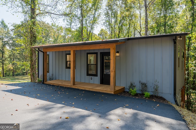 view of outbuilding