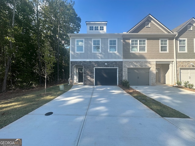 view of front facade with a garage