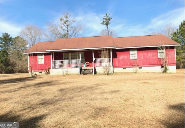 ranch-style home featuring a porch and a front yard