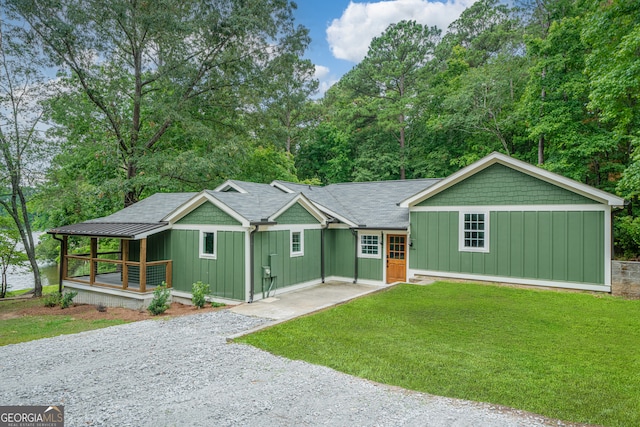 view of front of property with a front yard