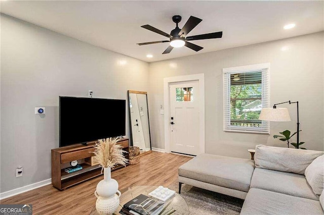 living room with light wood-style floors, ceiling fan, baseboards, and recessed lighting