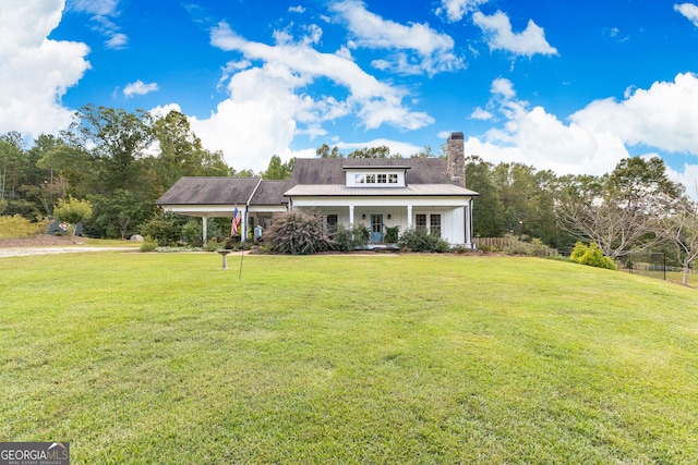 view of front of home featuring a front yard