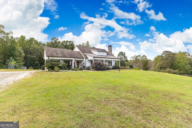 view of front facade with a front lawn