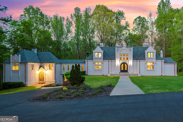 view of front of property with a lawn