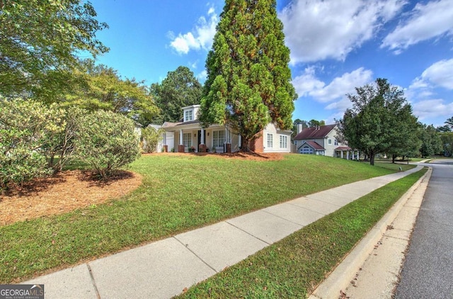 view of front facade featuring a front yard