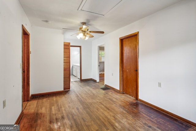 spare room with dark wood-type flooring and ceiling fan