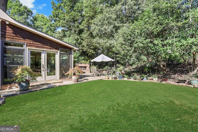 view of yard featuring a patio area