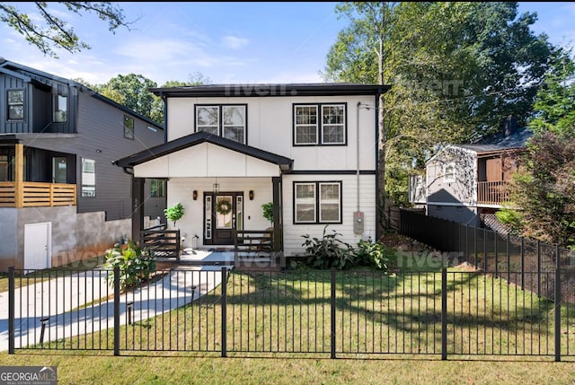 view of front of property featuring a porch and a front lawn